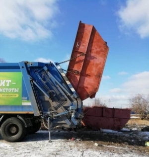 В Омской области из-за невнимательности водителя мусоровоза рабочему раздавило голову