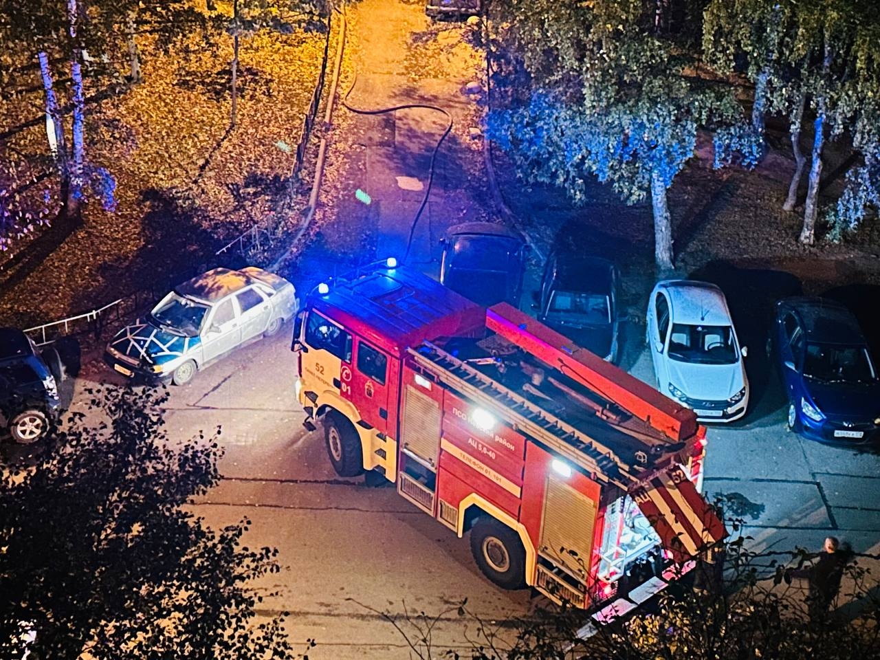 Два человека пострадали в случившемся ночью пожаре в Купчино