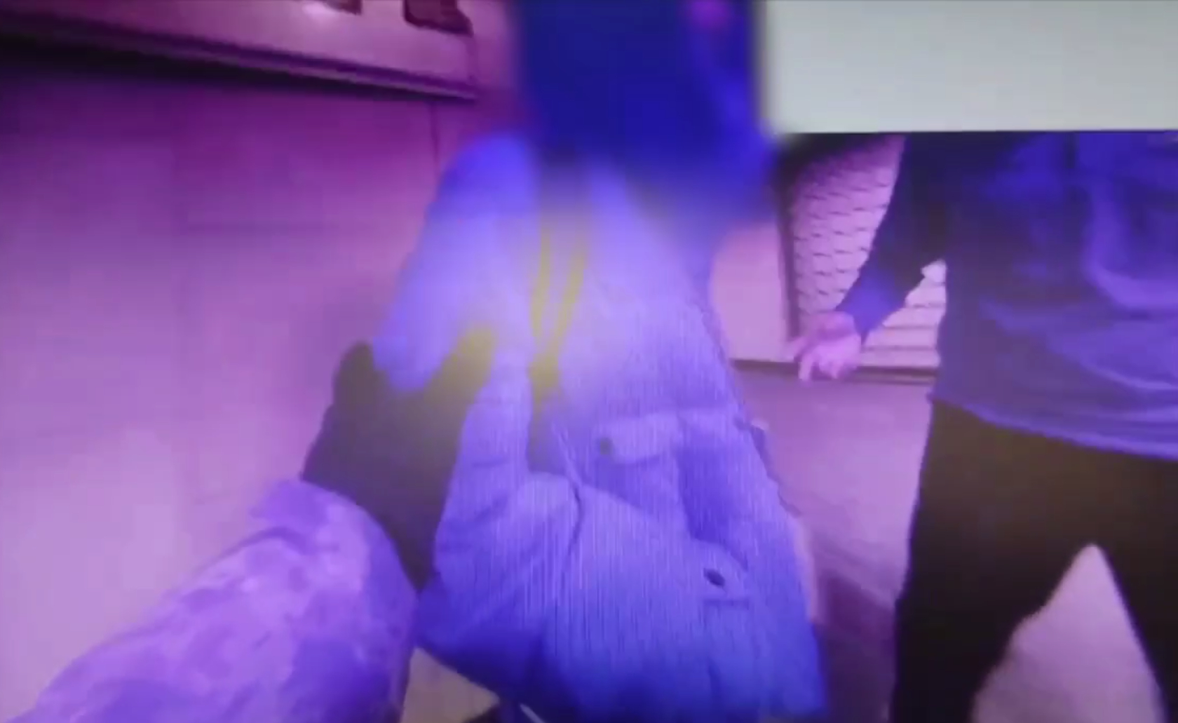 Петербургские росгвардейцы задержали ограбившую магазин одежды горожанку